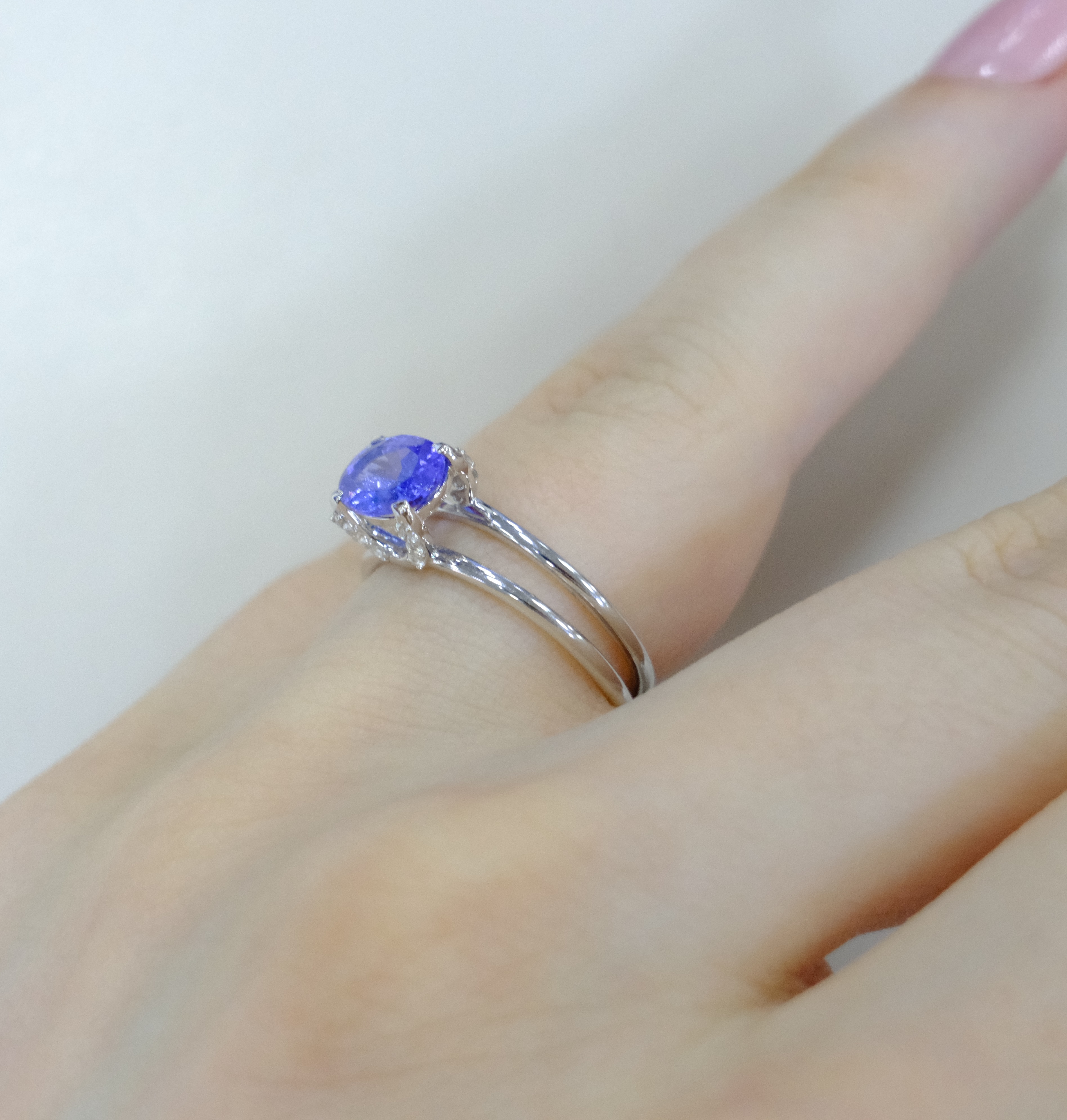 Серебряное кольцо с танзанитом